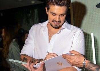 Luan Santana renova contrato com Sony Music em noite de celebração em São Paulo