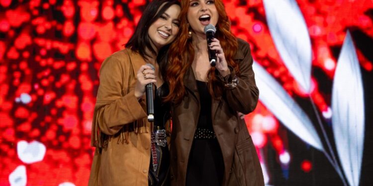 Gabi e Rapha apresentam o Vol. 3 de “Nossa Essência” com cinco faixas e sequência de clipes inéditos