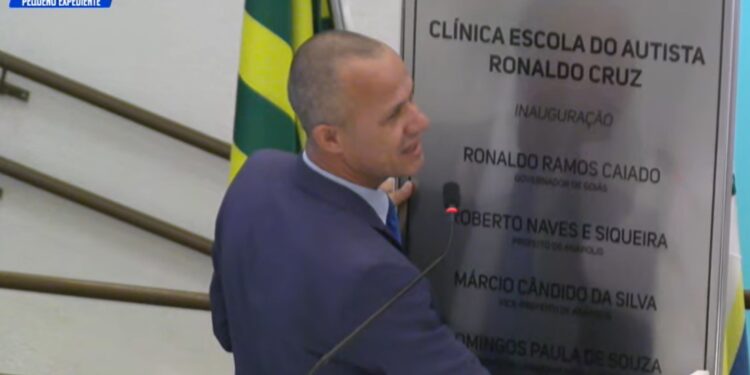 Reamilton se incomoda com atuação de Fred Godoy por estudantes autistas e decide atacar homenagem feita em escola