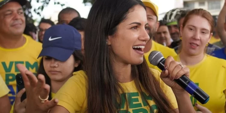 Carla Corrêa deixa a assistência social para ser suplente de Gayer
