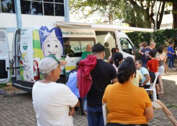 Mutirão no feriado vacina 5 mil pessoas, mas total de imunizados ainda é 20% da meta