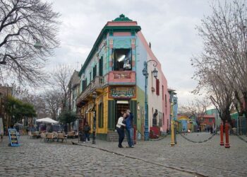 Dia do Trabalho com sabor internacional: La Boca reúne gastronomia e cultura italiana em roteiro pela capital argentina