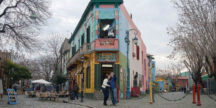 Dia do Trabalho com sabor internacional: La Boca reúne gastronomia e cultura italiana em roteiro pela capital argentina