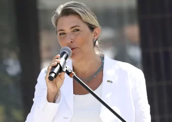 ComDefesa recebe embaixadora da Suécia para debater cooperação científica e oportunidade de negócios