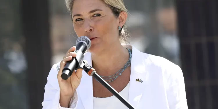 ComDefesa recebe embaixadora da Suécia para debater cooperação científica e oportunidade de negócios