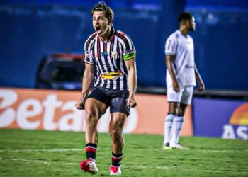 Anápolis vence Figueirense de virada e conquista primeira vitória na Série C