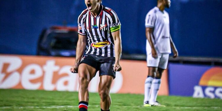Anápolis vence Figueirense de virada e conquista primeira vitória na Série C