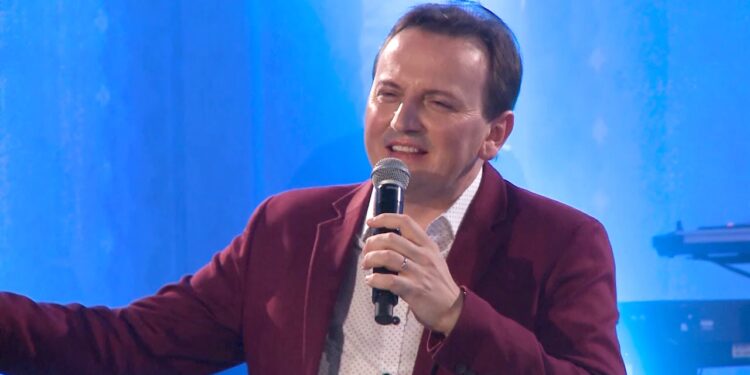 Padre Ezequiel lança “Benção em Mim”, adaptação gospel do hit “Pinga Ni Mim” de Sérgio Reis