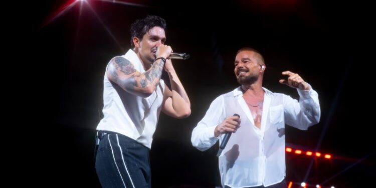 Luan Santana leva 45 mil ao Parque Olímpico e grava feat com Ricky Martin