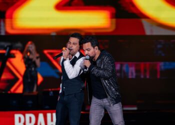 Zezé Di Camargo e Luciano reúnem mais de 30 mil pessoas no Ribeirão Rodeo Music