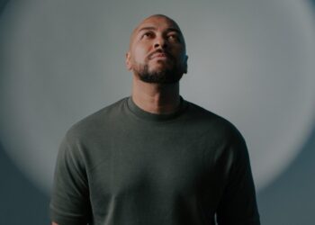 Ton Carfi lança “Um Novo Dia” e apresenta nova versão de canção internacional marcada por influência do worship americano