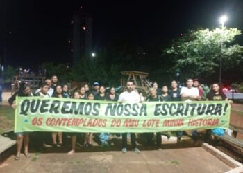 Famílias órfãs do “Meu Lote, Minha História” protestam na Câmara