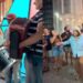 Cantando “Asa Branca” na rua, Roberta Miranda emociona fãs em homenagem a Luiz Gonzaga em Recife