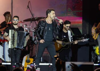 Zezé Di Camargo leva multidão ao São João da Moda com show da turnê Rústico em Pernambuco