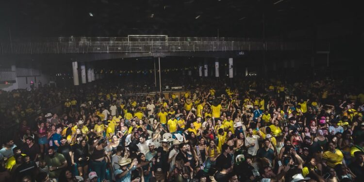 Pedro Paulo & Alex reúnem cerca de 12 mil pessoas e batem recorde de público na Expovel, em Porto Velho