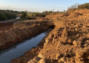 Após vídeo de prefeito, Saneago envia equipes para verificar falhas ou ligações clandestinas