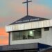 Padre Françoá diz que excomunhão é nula, que pretende recorrer, e mantém rotina de igreja