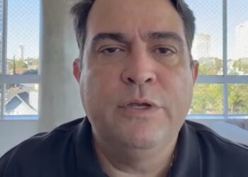 “Covarde, frouxo e mentiroso”, diz Roberto Naves em resposta à fala de Vitor Hugo