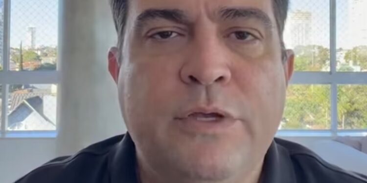 “Covarde, frouxo e mentiroso”, diz Roberto Naves em resposta à fala de Vitor Hugo