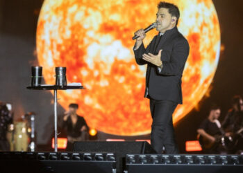Zezé Di Camargo arrasta multidões em três shows e reúne mais de 100 mil pessoas em Curvelo (MG)