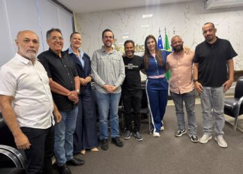De olho no senado e nos votos anapolinos, Gustavo Mendanha fecha apoio com oito vereadores
