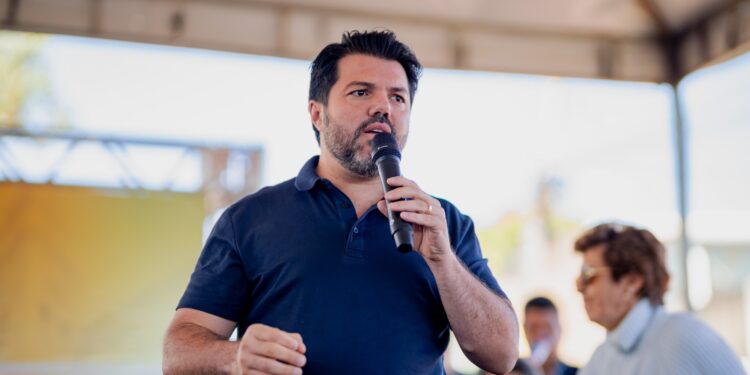 Alvo de reclamações, Saneago precisa cumprir contrato, diz Márcio Corrêa
