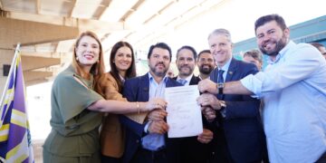 Ato simbólico marca entrega das ‘chaves’ do Centro de Convenções à prefeitura