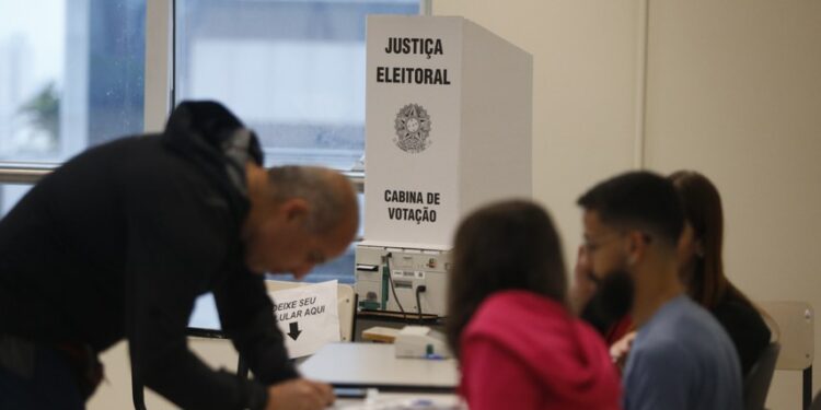 Eleitorado de Anápolis envelhece, tem quase um quarto de idosos e fica mais feminino