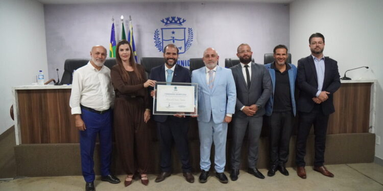 Dois a cada três vereadores vão apoiar candidatos a deputado federal de fora de Anápolis