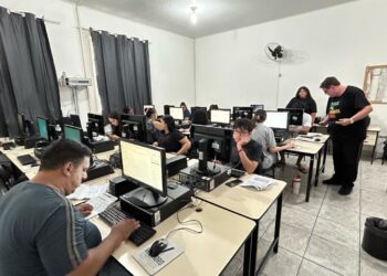 UAB oferece vagas gratuitas para pessoas  acima de 13 anos em informática básica