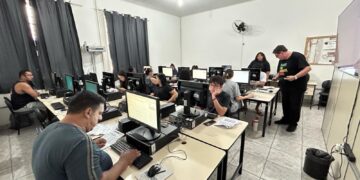 UAB oferece vagas gratuitas para pessoas  acima de 13 anos em informática básica