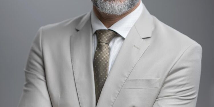 Quanto do seu salário vira imposto? Fizemos a conta