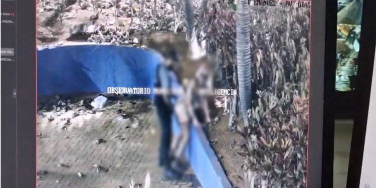 Observatório Municipal flagrou casal fazendo sexo na Praça Dom Emanuel durante Parada LGBT: imagens estão com o MP