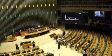 Número de candidatos a deputado federal em Goiás cai 34%