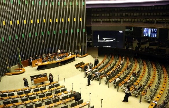 Número de candidatos a deputado federal em Goiás cai 34%