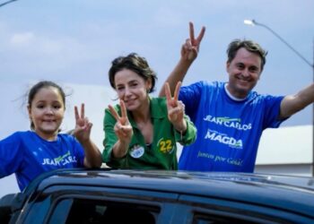Sem Wilder, Ana Paula faz campanha em Anápolis em bairro que homenageia avô