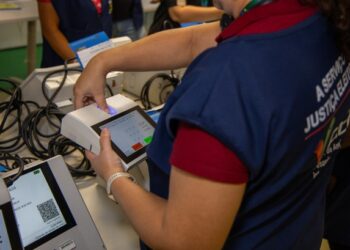 Justiça Eleitoral inicia carga e lacre das urnas que serão usadas nas eleições em Anápolis