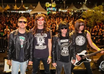 Turnê que celebra 50 anos dos Ramones chega ao Galpão do Meio
