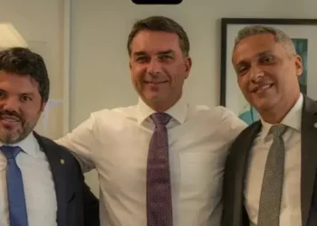 Com Márcio Corrêa, Flávio Bolsonaro recebe apoio de Daniel Vilela nesta terça-feira (6)