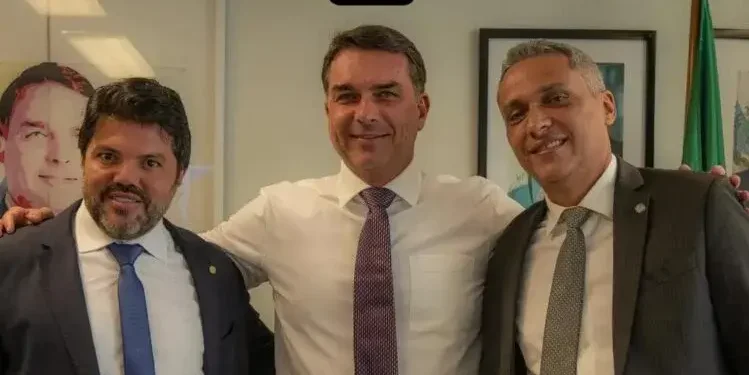 Com Márcio Corrêa, Flávio Bolsonaro recebe apoio de Daniel Vilela nesta terça-feira (6)