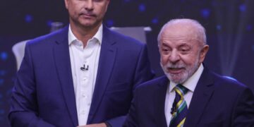 Flávio Bolsonaro é Lula pediram prorrogação das eleições; veja as petições